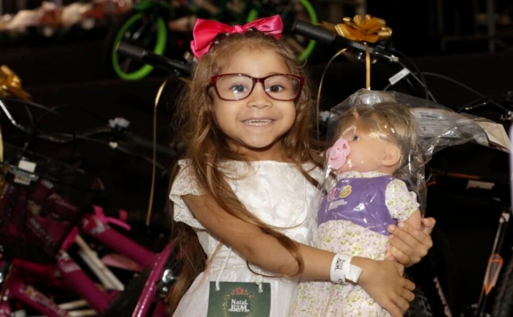 OVG distribui milhares de brinquedos do Natal do Bem, em Goiânia