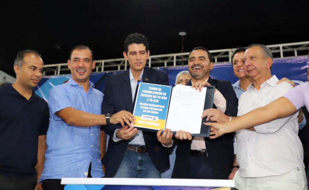 Em cerimônia em Porto Nacional, Wanderlei Barbosa oficializa com ministro da Infraestrutura a federalização das rodovias TO-020 e TO-050