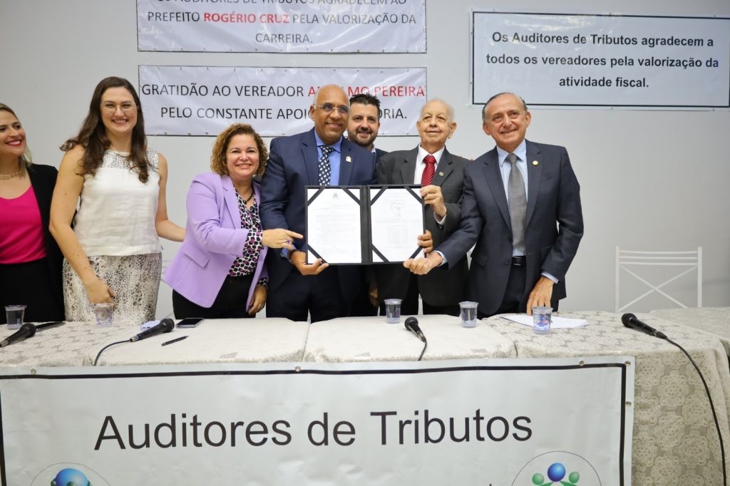 Em 2022, Rogério Cruz sanciona planos de carreira, concede três datas-base, e moderniza gestão de recursos humanos do município