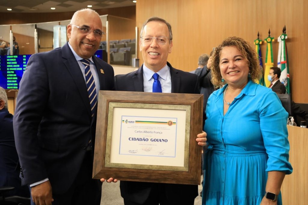 Rogério Cruz participa de concessão do título de cidadania goiana ao presidente do Tribunal de Justiça de Goiás, Carlos França, e afirma que "parceria com Judiciário beneficia goianienses"