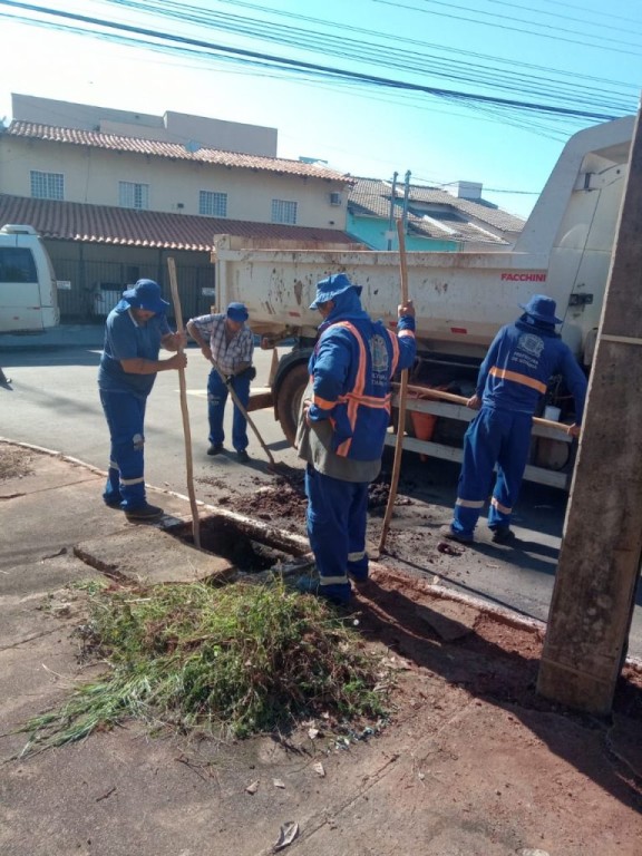 Prefeitura de Goiânia retira mais de 7 mil toneladas de entulho de bocas de lobo, ramais e poços de visita, em 2022