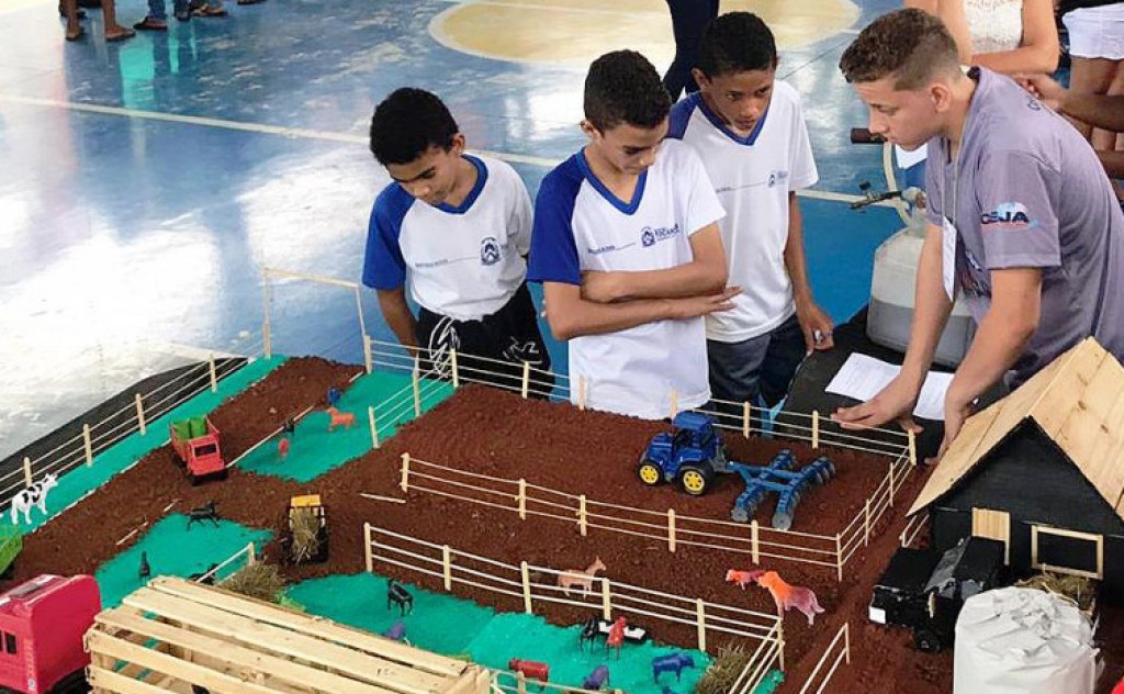 Feiras de ciências de unidade de ensino da rede estadual é referência em livro sobre processos de ensino-aprendizagem