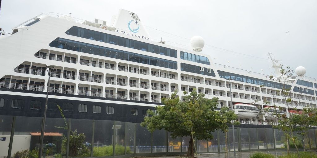 Chega ao Rio primeiro cruzeiro para réveillon em Copacabana