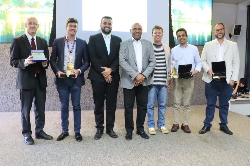 Rogério Cruz entrega prêmio Goiânia Sustentável a empresas destaque em ações voltadas ao meio ambiente