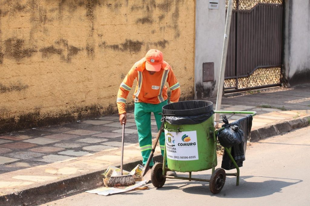 Prefeitura de Goiânia leva serviços de varrição a 60 bairros, nesta segunda-feira (26/12)