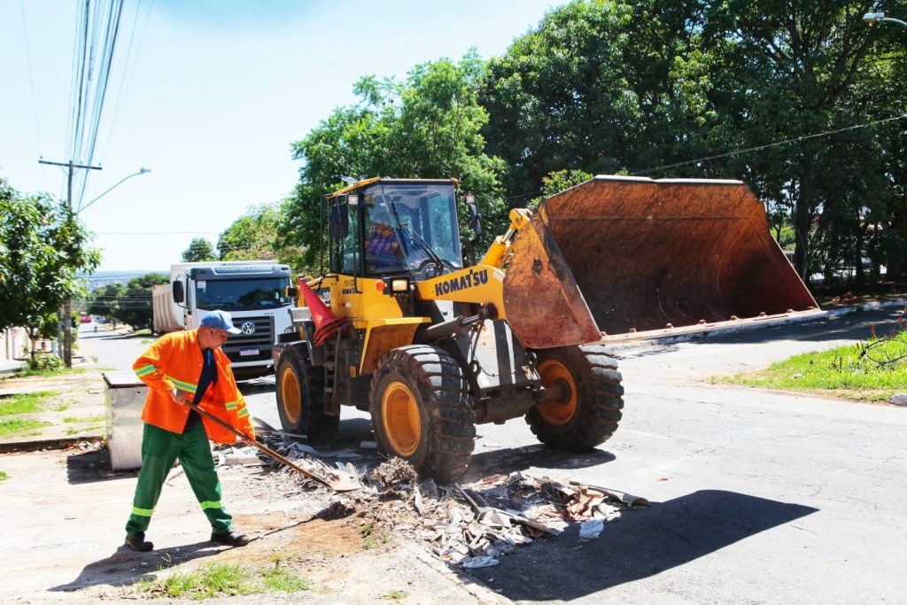 Prefeitura de Goiânia leva serviço de remoção de entulhos a 50 bairros, nesta terça-feira (27/12)