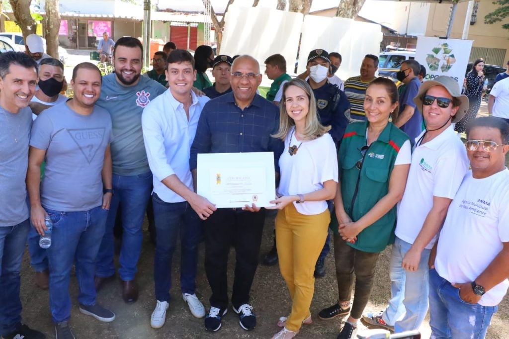 Rogério Cruz entrega Prêmio Goiânia Sustentável para empresas que se destacaram em ações voltadas ao meio ambiente, nesta quinta-feira (08/12), no Paço Municipal