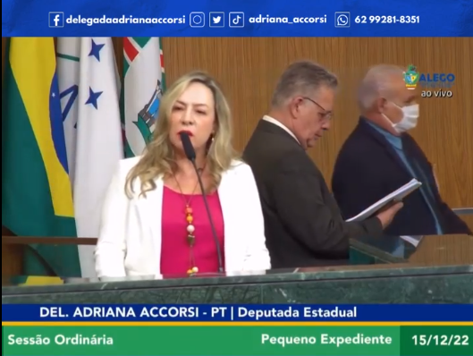 Da tribuna, Adriana Accorsi faz discurso em tom de despedida e de agradecimento