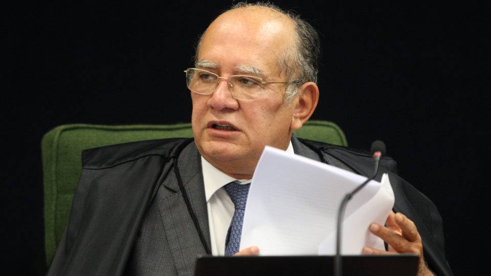 BICHO FEROZ: Gilmar suspende porte e dá 48 horas para Carla Zambelli entregar armas à PF