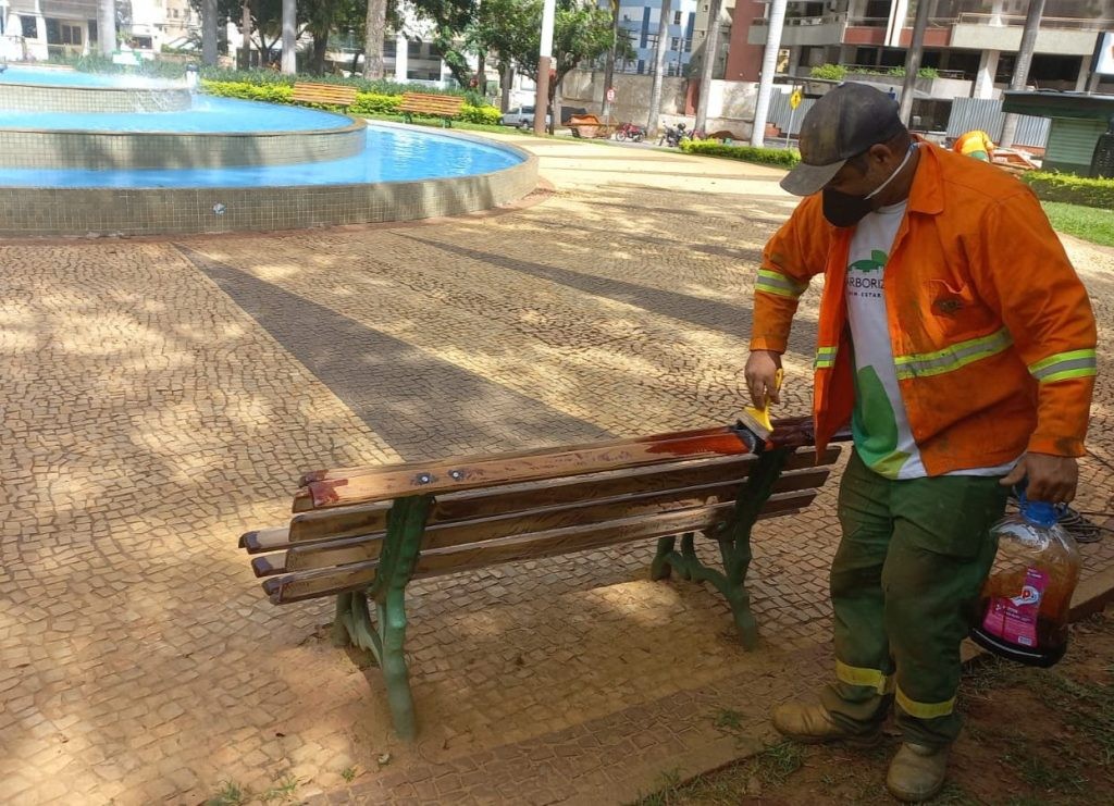Prefeitura de Goiânia realiza manutenção da Praça T-25, no Setor Bueno, e em outras sete áreas, nesta sexta-feira (09/12)