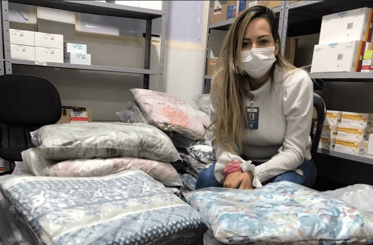 Hospital Estadual de Formosa entrega kits de higiene pessoal e roupas para pacientes