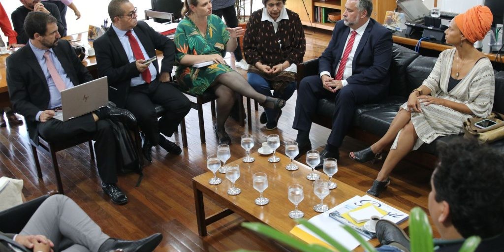 Entidades querem federalizar apuração de agressões contra jornalistas