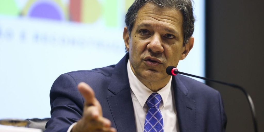 Haddad anuncia pacote de R$ 242,7 bi para melhorar contas públicas