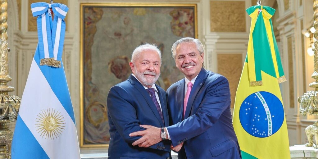 Brasil e Argentina estudam criar moeda única para trocas comerciais