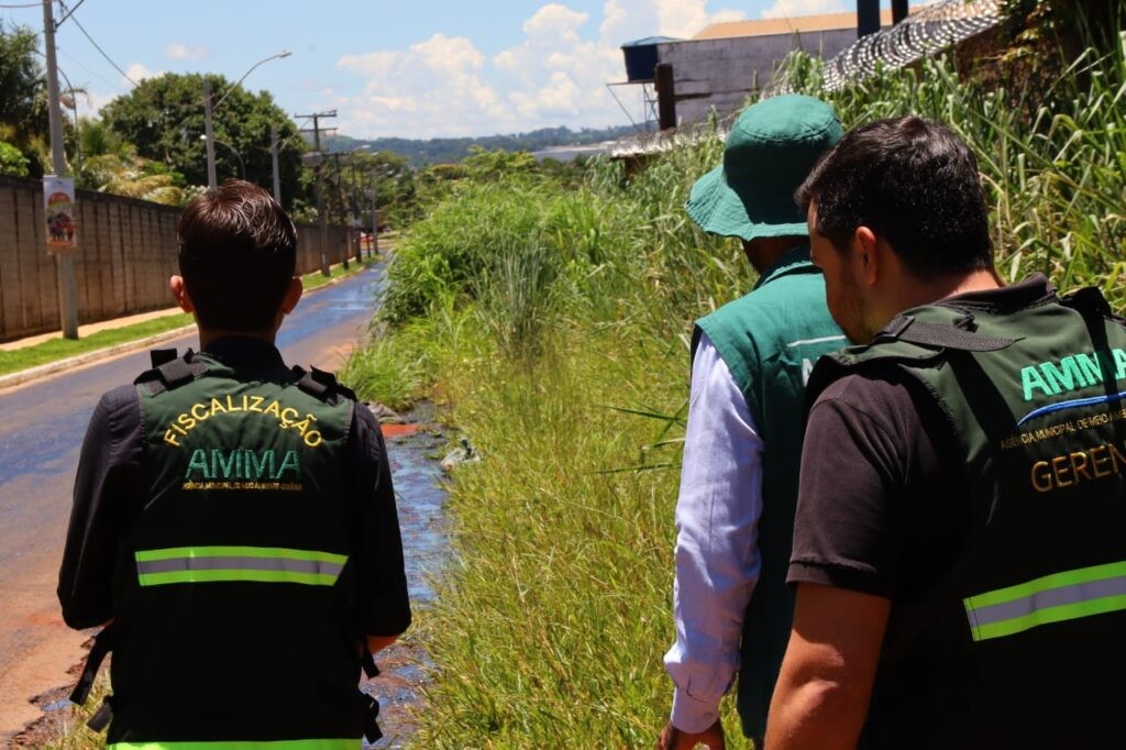 Amma autua em R$ 220 mil empresa responsável por vazamento de óleo queimado, em Goiânia