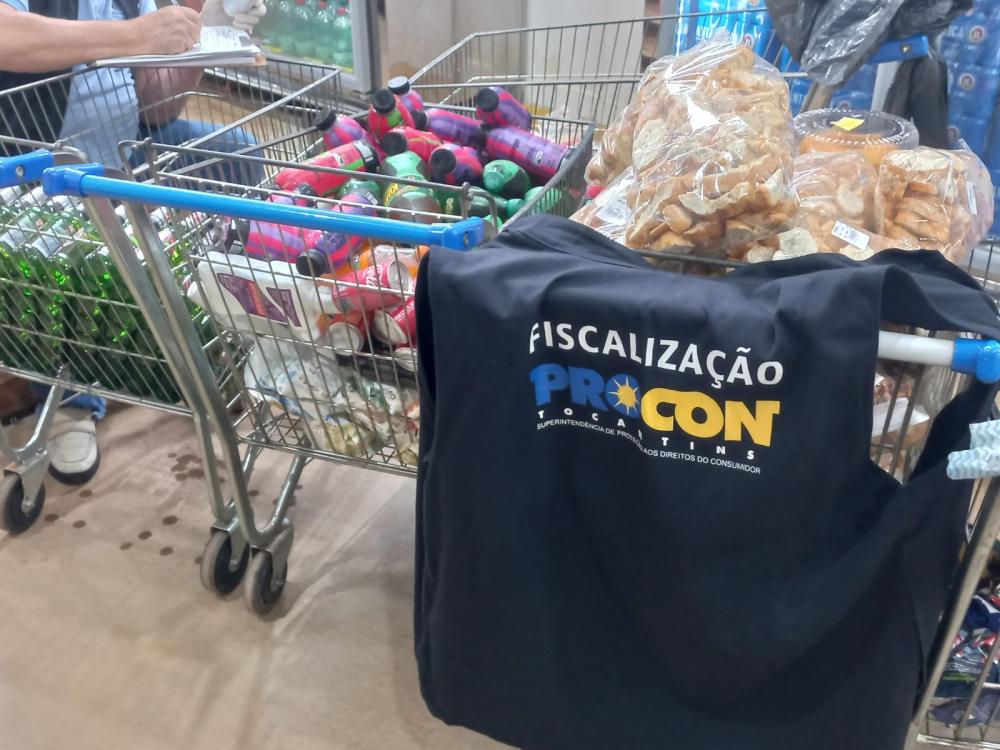 Após denúncia, fiscais do Procon apreendem mais de 500 produtos vencidos em supermercado de Palmas