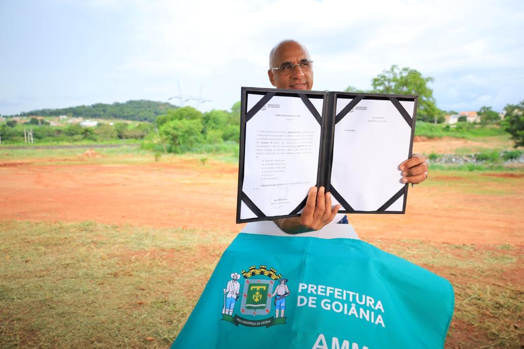 Rogério Cruz assina ordem de serviço para construção de unidade do Programa Saúde da Família (PSF)