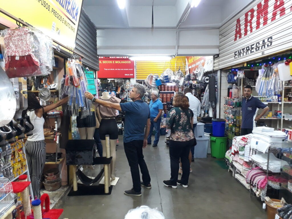 Mercados municipais ganham novos computadores para agilizar atendimento ao público