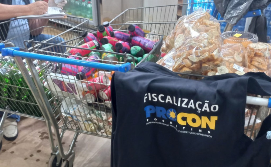 Fiscais do Procon Tocantins apreendem mais de 500 produtos vencidos em supermercado de Palmas