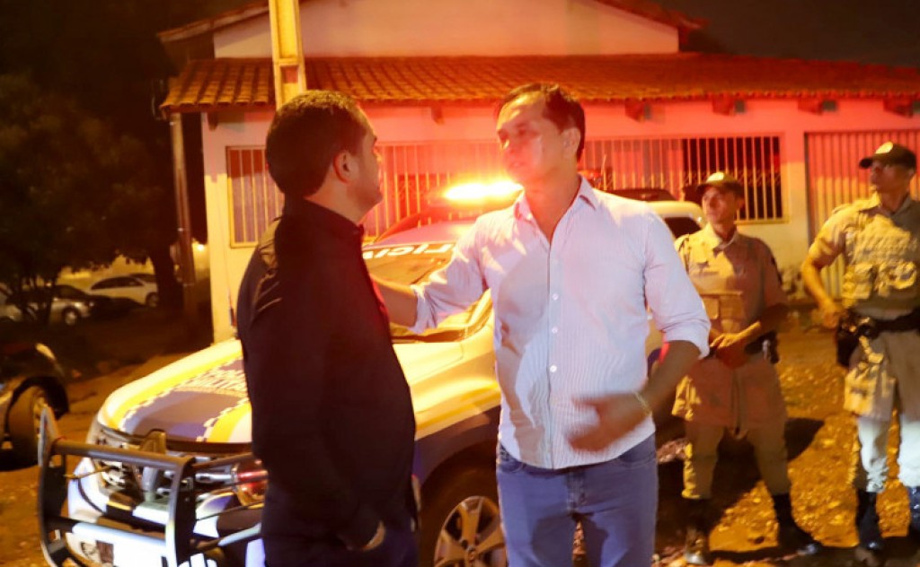 Em luto, governador Wanderlei Barbosa visita familiares de vítimas de acidente de trânsito com moradores de Almas