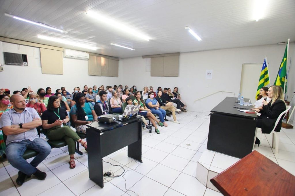 Colaboradores da Comurg participam de palestra sobre saúde mental e desmistificação da psicoterapia
