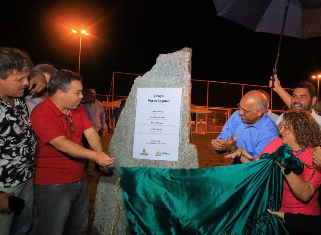 Rogério Cruz inaugura praça no Residencial Porto Seguro, e destaca que "espaços públicos valorizados e bem cuidados trazem qualidade de vida para a população"