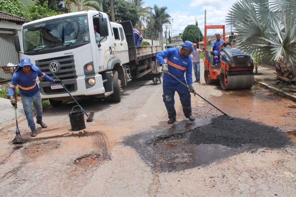 Prefeitura faz manutenção da malha viária em 13 bairros de Goiânia, nesta sexta-feira (13/01)