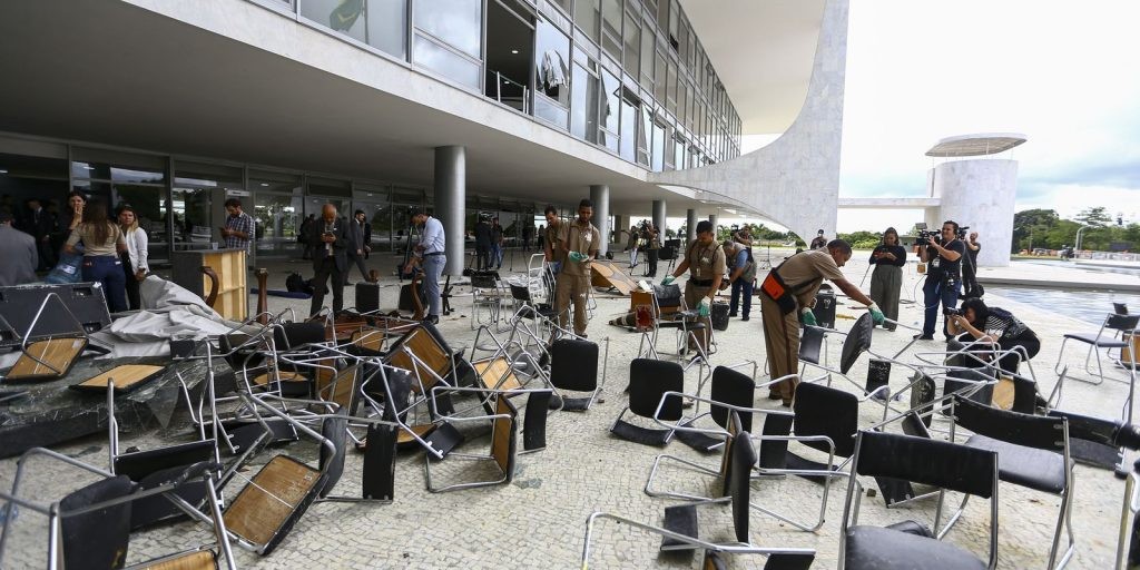 Manifestação na USP pede punição por atos antidemocráticos em Brasília