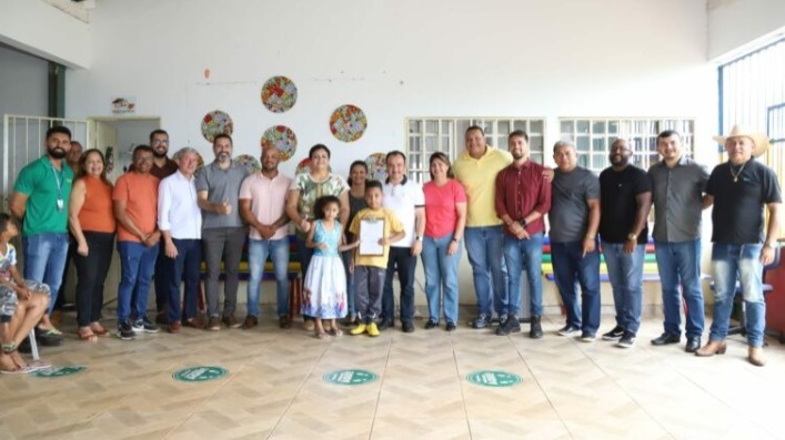 Prefeito assina ordens de serviço para execução da reforma e ampliação de duas Escolas Municipais