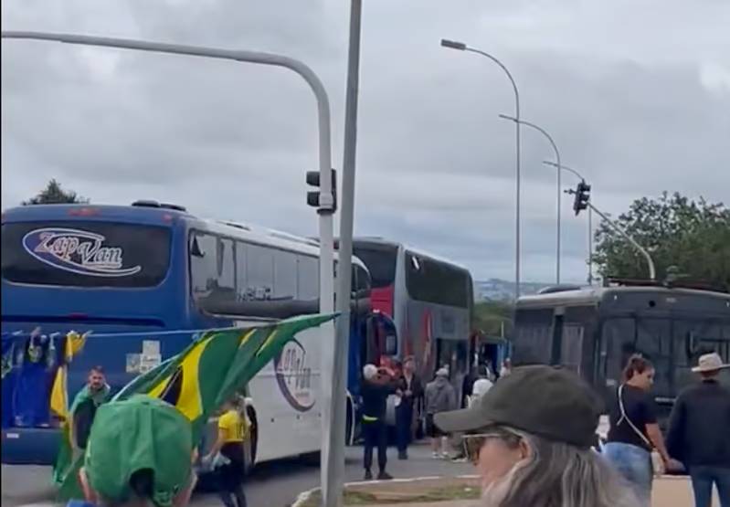 Moraes proíbe a entrada de ônibus com manifestantes no DF