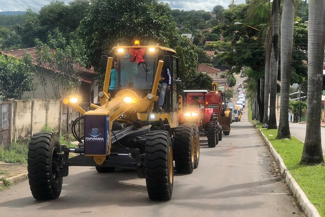 Prefeitura de  Itapuranga recebe nova frota de veículos