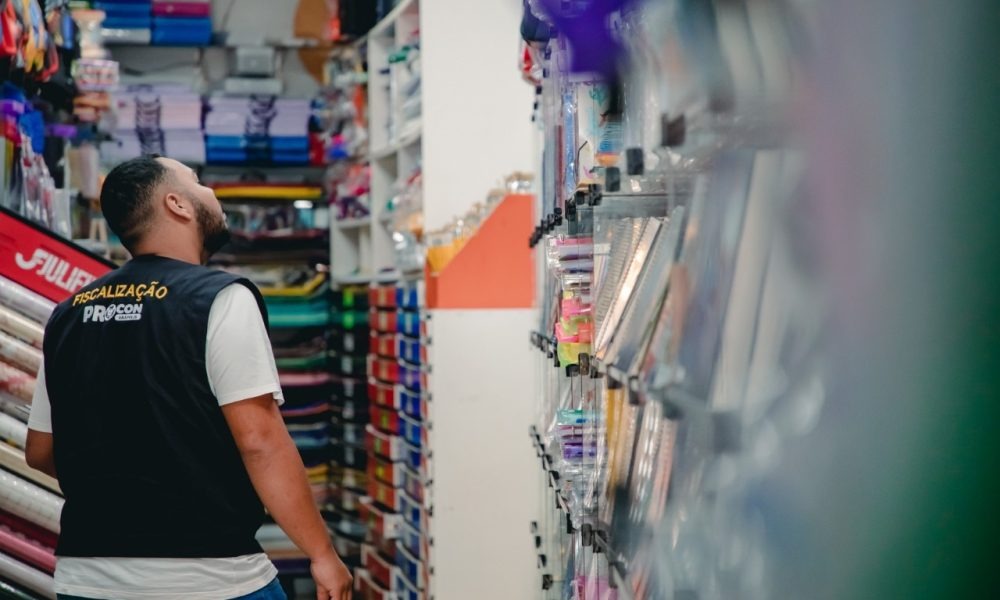 Pesquisa de preço de materiais escolares e fiscalização de papelarias pelo Procon Anápolis auxiliam pais na volta às aulas