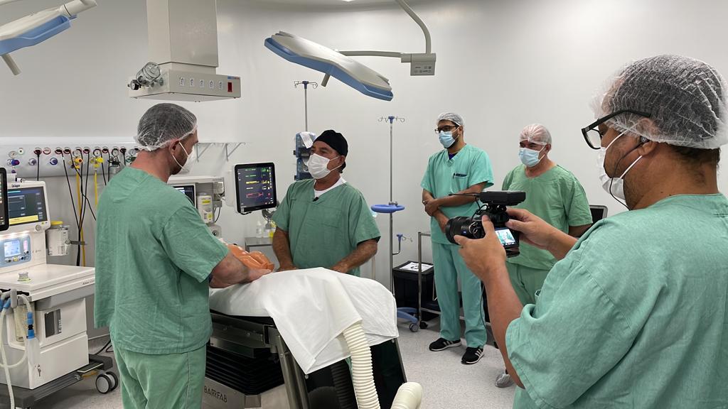 Hecad realiza primeira cirurgia de separação de siameses