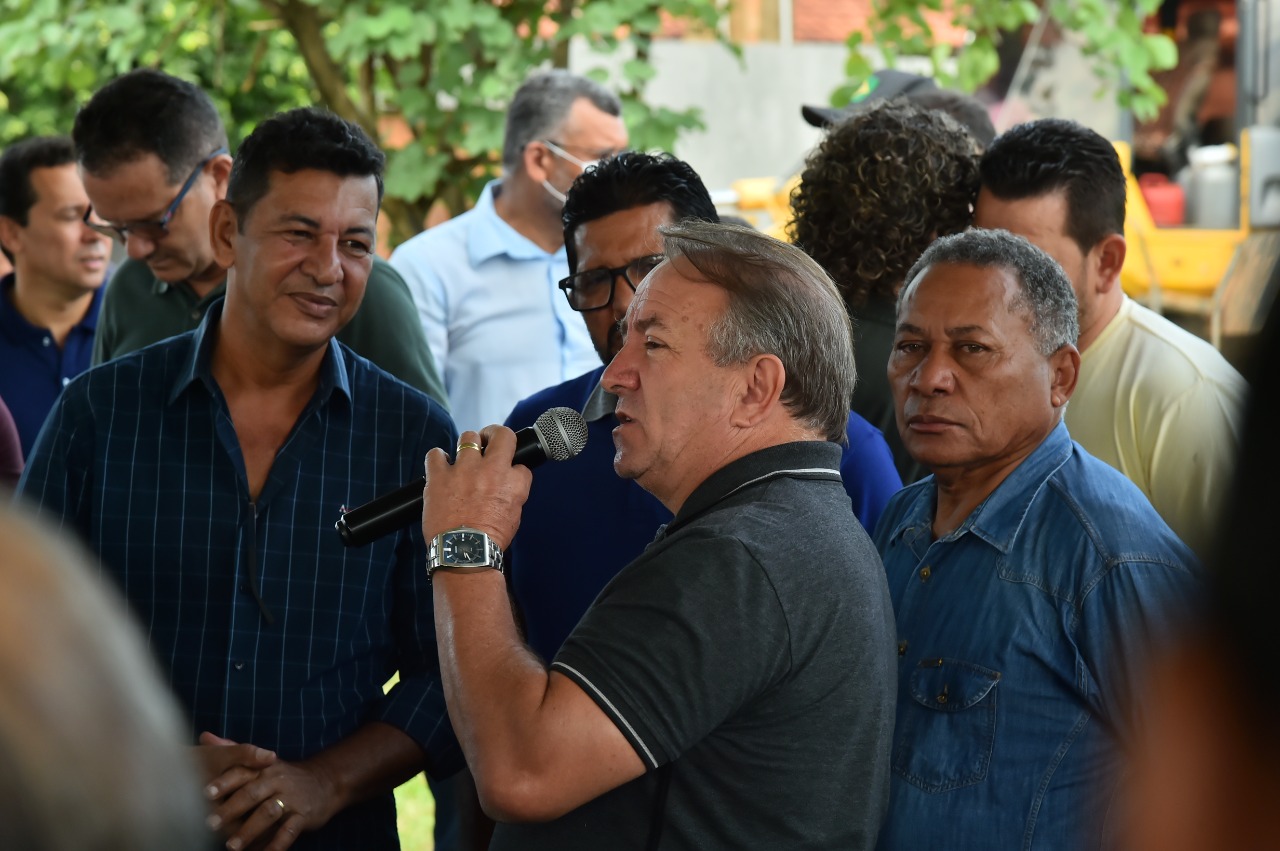 Vilmar Mariano determina construção de duas novas praças na Vila Oliveira