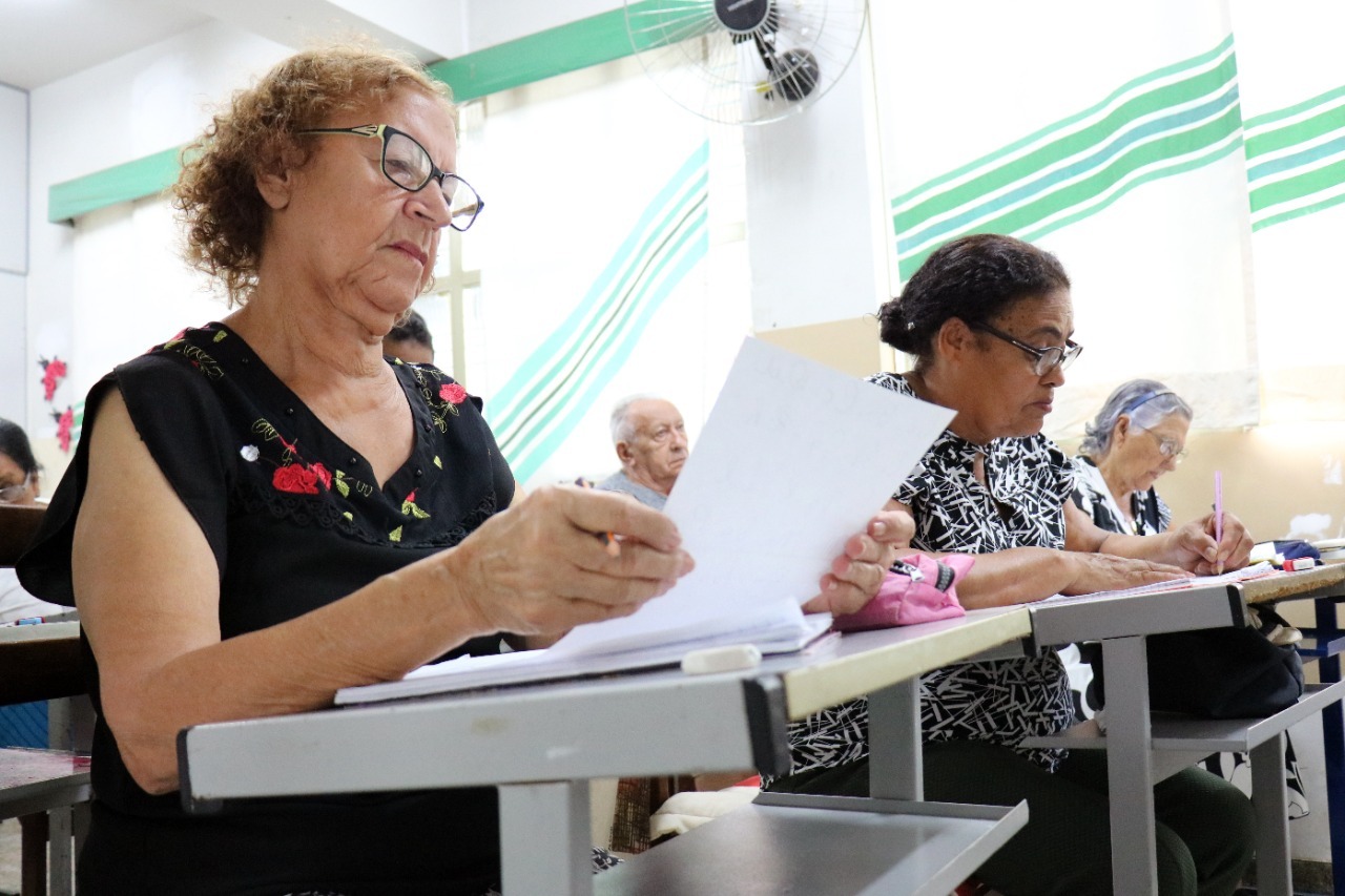 Educação de Jovens e Adultos nas escolas municipais tem mais de 7 mil vagas disponíveis disponíveis