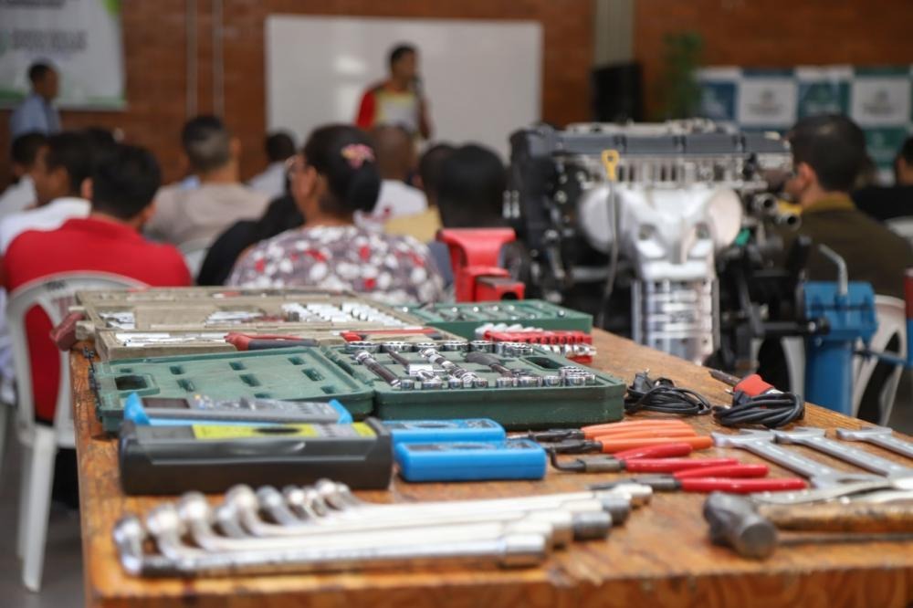 Secretaria de promoção social abre novas vagas para o curso de eletricista de automóveis