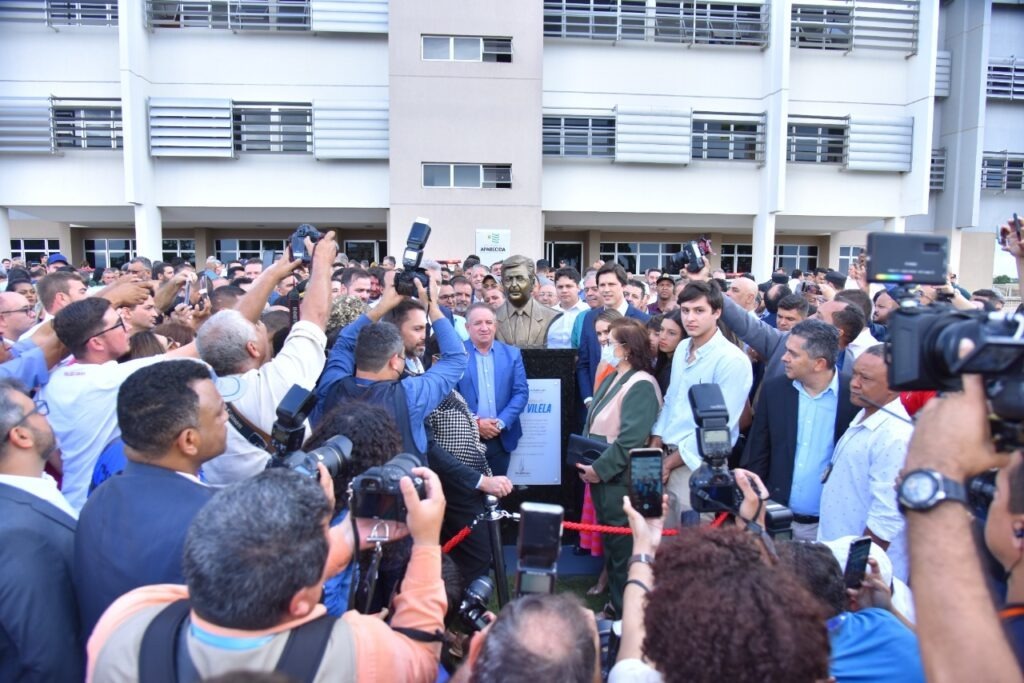 Homenagem a Maguito Vilela reúne centenas de pessoas em Aparecida