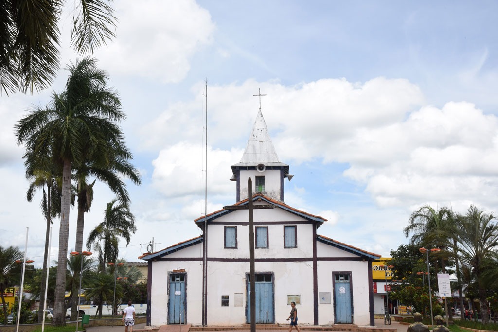 Igreja Matriz: Vilmar Mariano assina ordem de serviço da restauração