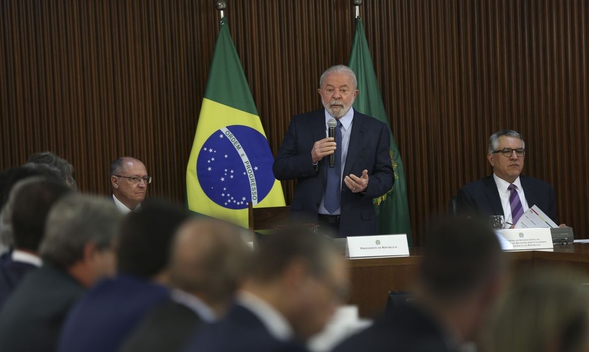 Perdas com ICMS são discutidas por Lula e governadores