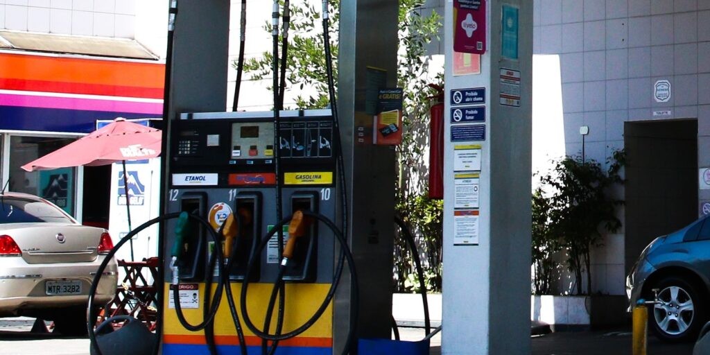Preço de combustíveis tem queda nos postos de gasolina, diz ANP