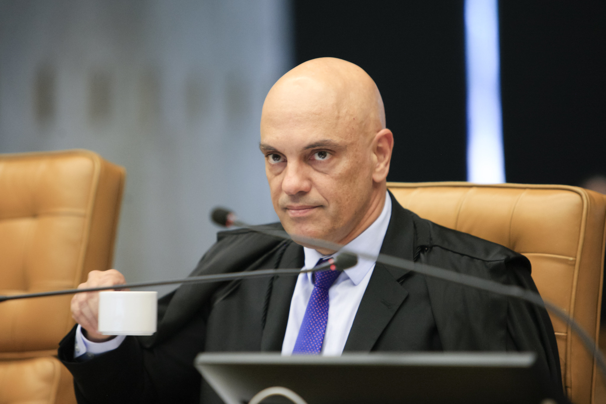 Moraes manda suspender perfis de jornalistas bolsonaristas
