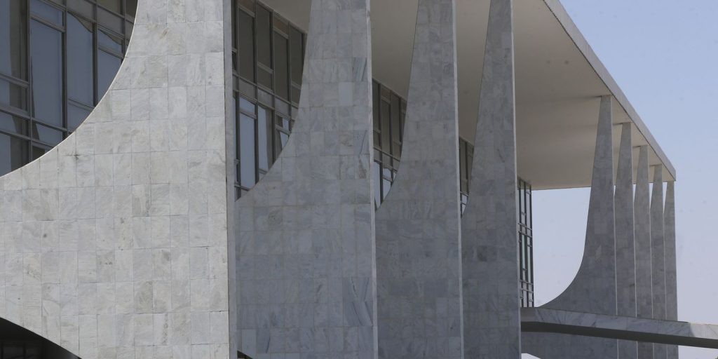 Lula determina retirada de 8 estatais de programa de privatização