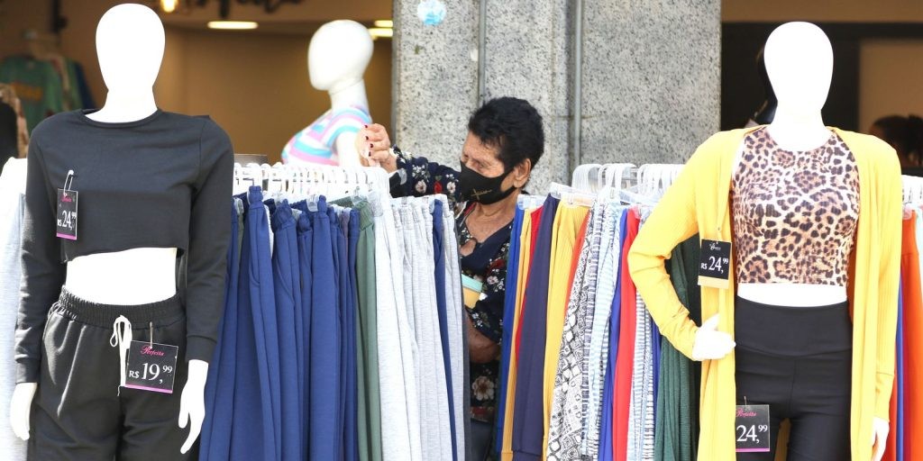 Confiança empresarial cai 0,8 ponto dezembro, diz FGV