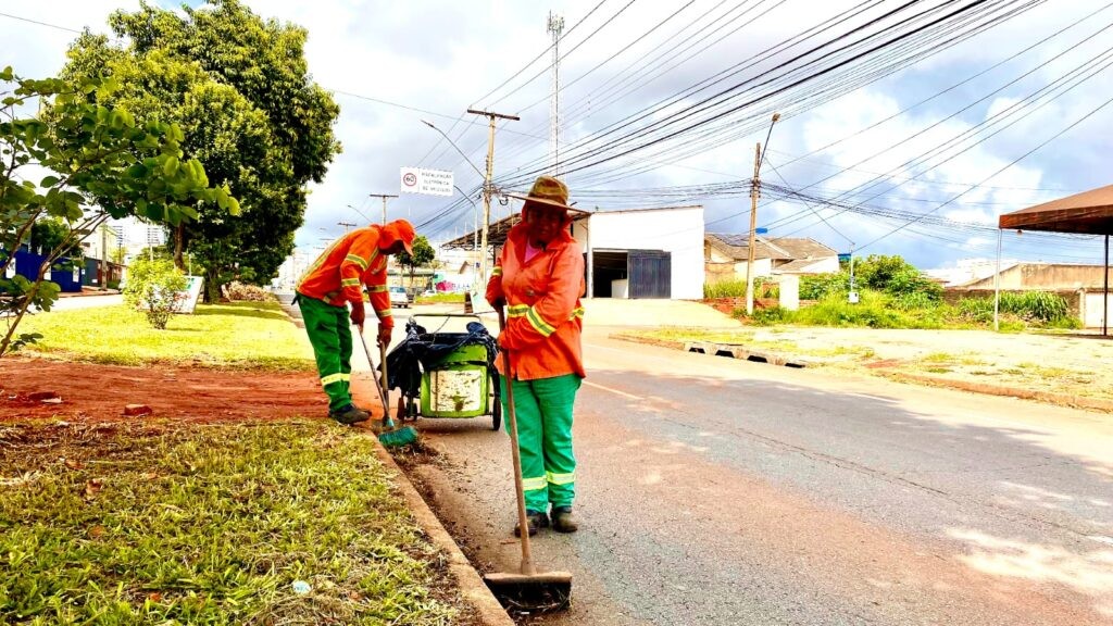Prefeitura leva serviço de varrição e remoção de entulhos ao Santo Hilário e mais 60 bairros de Goiânia, nesta quinta-feira (19/01)