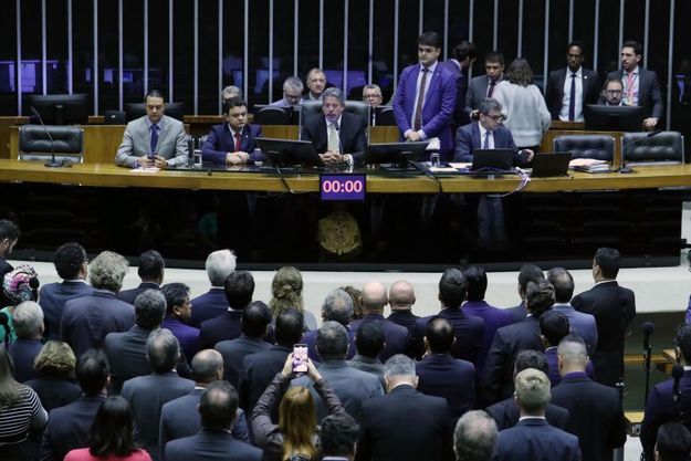 Deputados eleitos têm prazo até 31 de janeiro para apresentar documentos obrigatórios para a posse