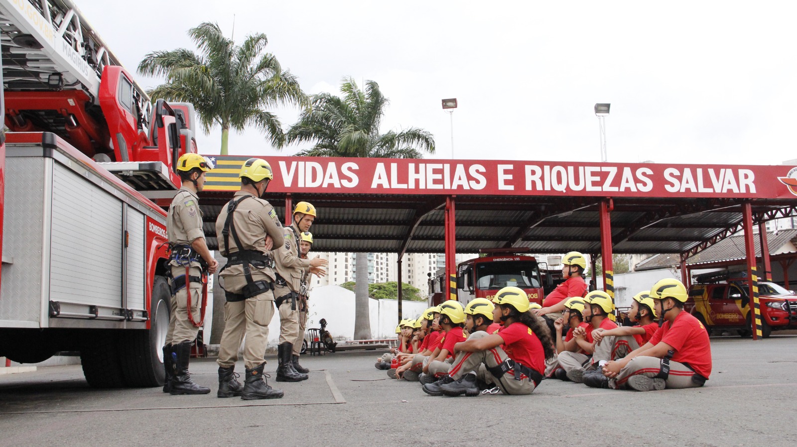 Bombeiros abrem inscrições para programa Bombeiro Mirim
