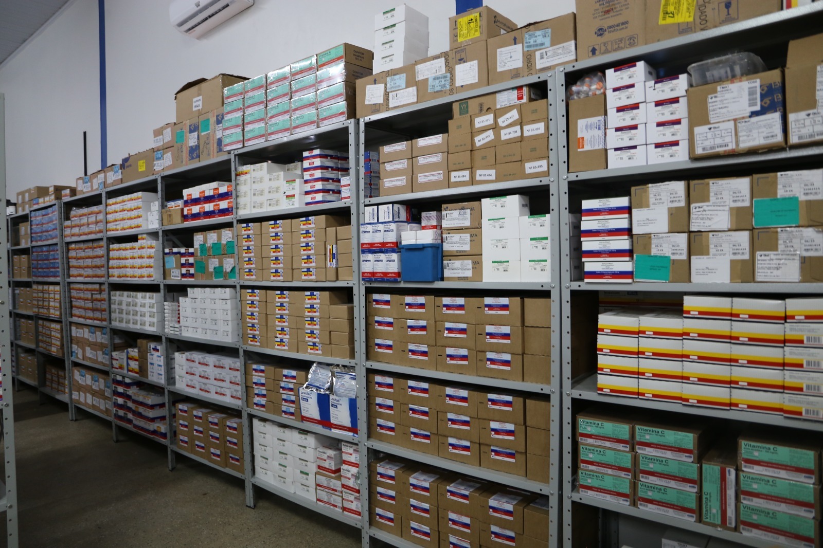 Farmácia de Valparaíso de Goiás recebe medicamentos