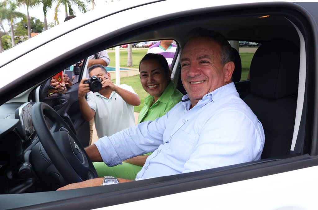 Assistência Social recebe seis veículos zero quilômetro