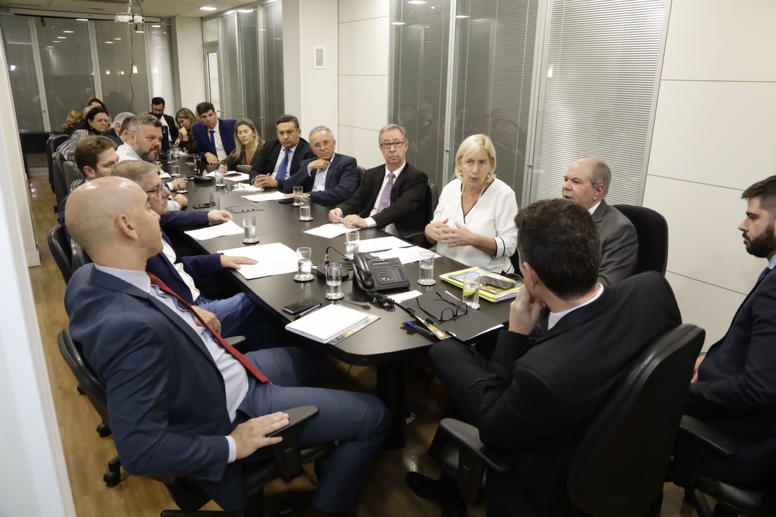 Reunião em Brasília discute futuro do programa Minha Casa Minha Vida