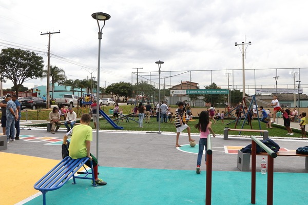 Nova praça revitaliza Bairro Nova Morada em Senador Canedo